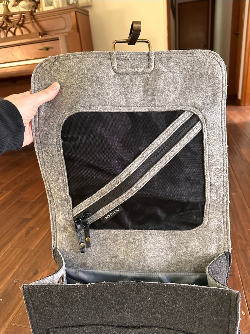 Sons of Trade messenger style diaper bag - Picture 5 of 8